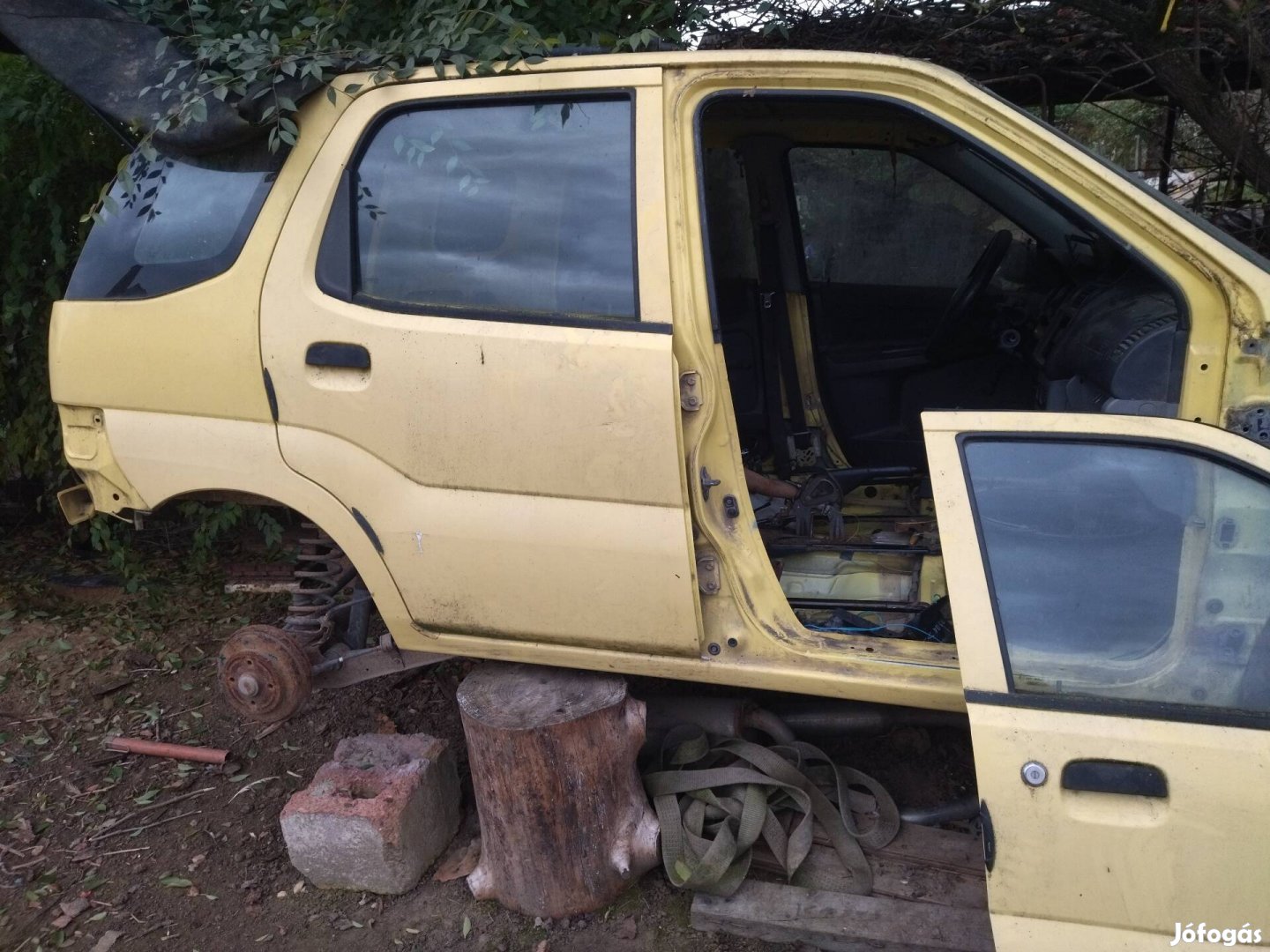 Suzuki Ignis alkatrészek eladók 