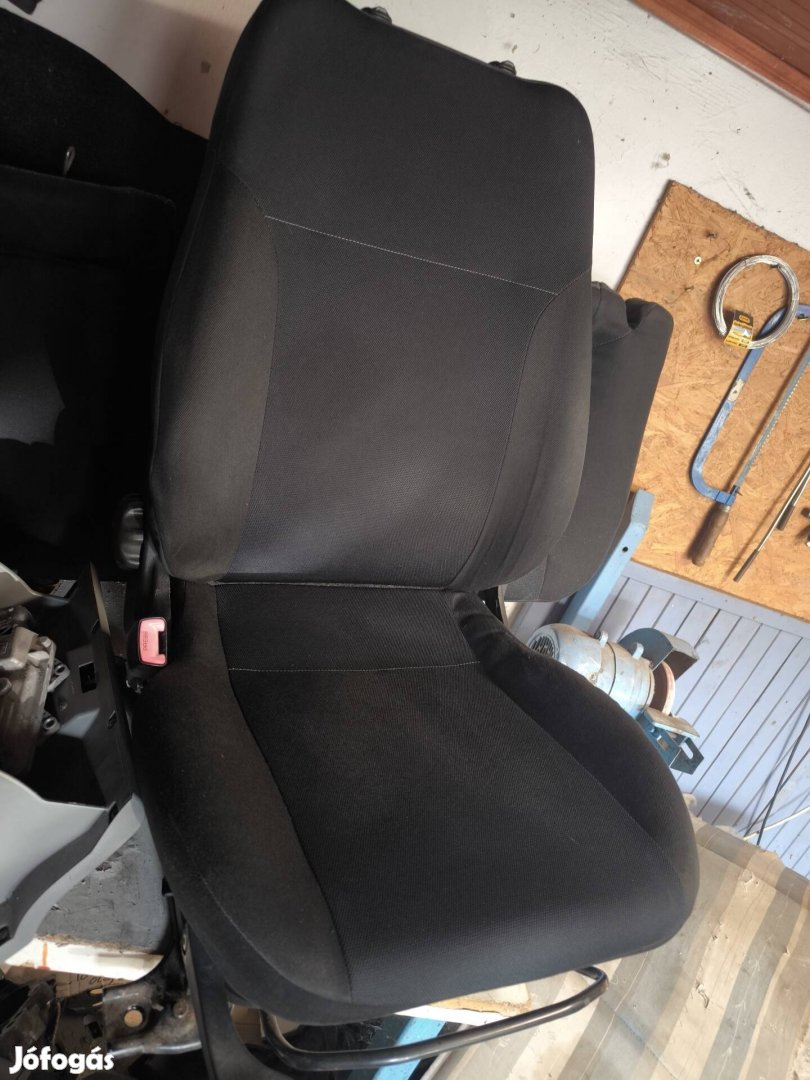 Suzuki Ignis bal első és Hátsó Ülés 2003-
