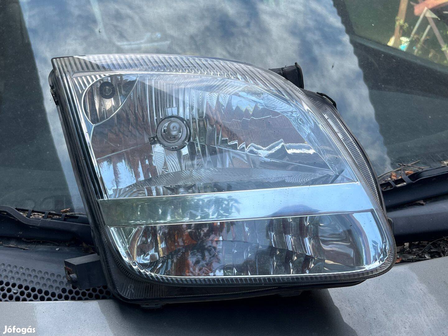 Suzuki Ignis jobb első fültörött lámpa