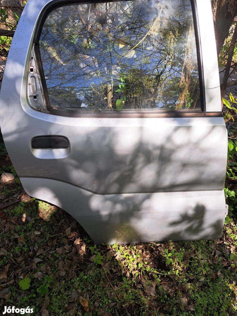 Suzuki Ignis jobb hátsó ajtó, ezüst