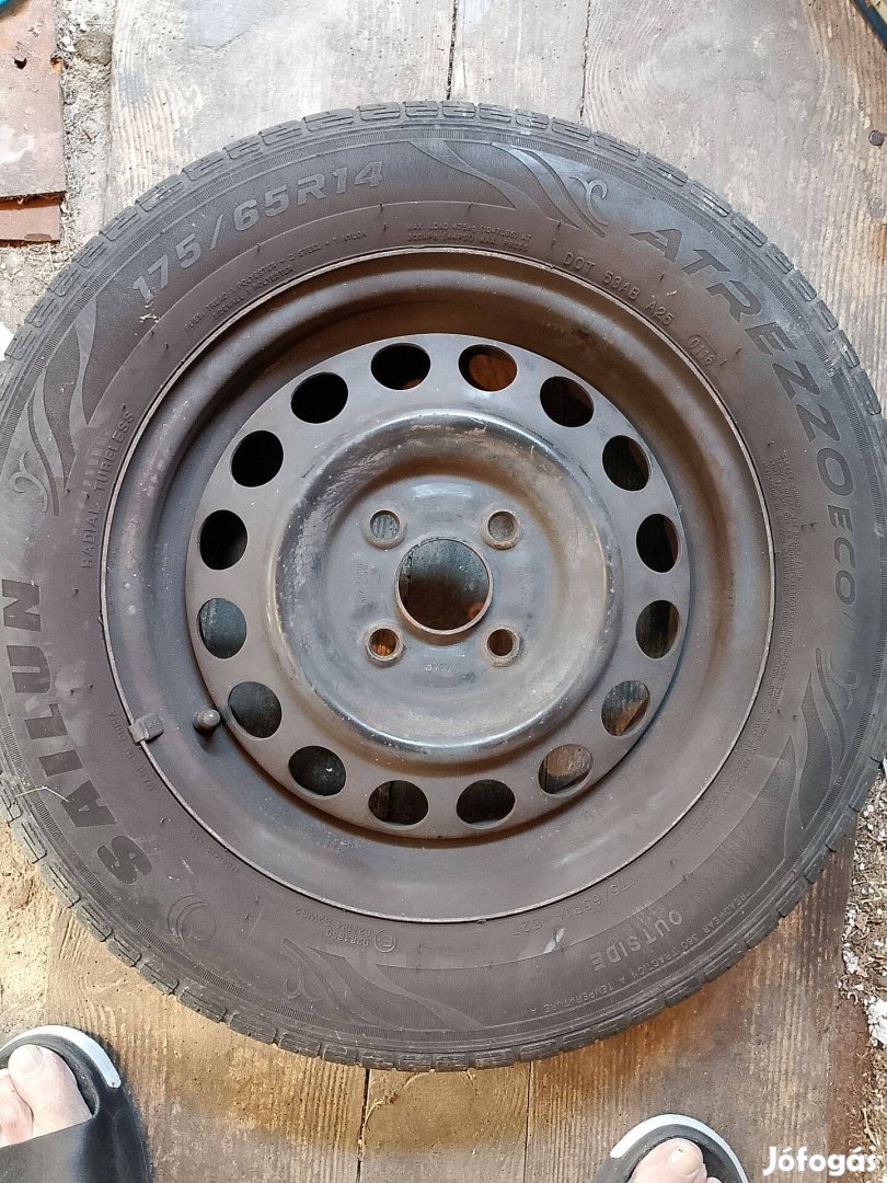 Suzuki Ignis nyári abroncsok felnivel együtt