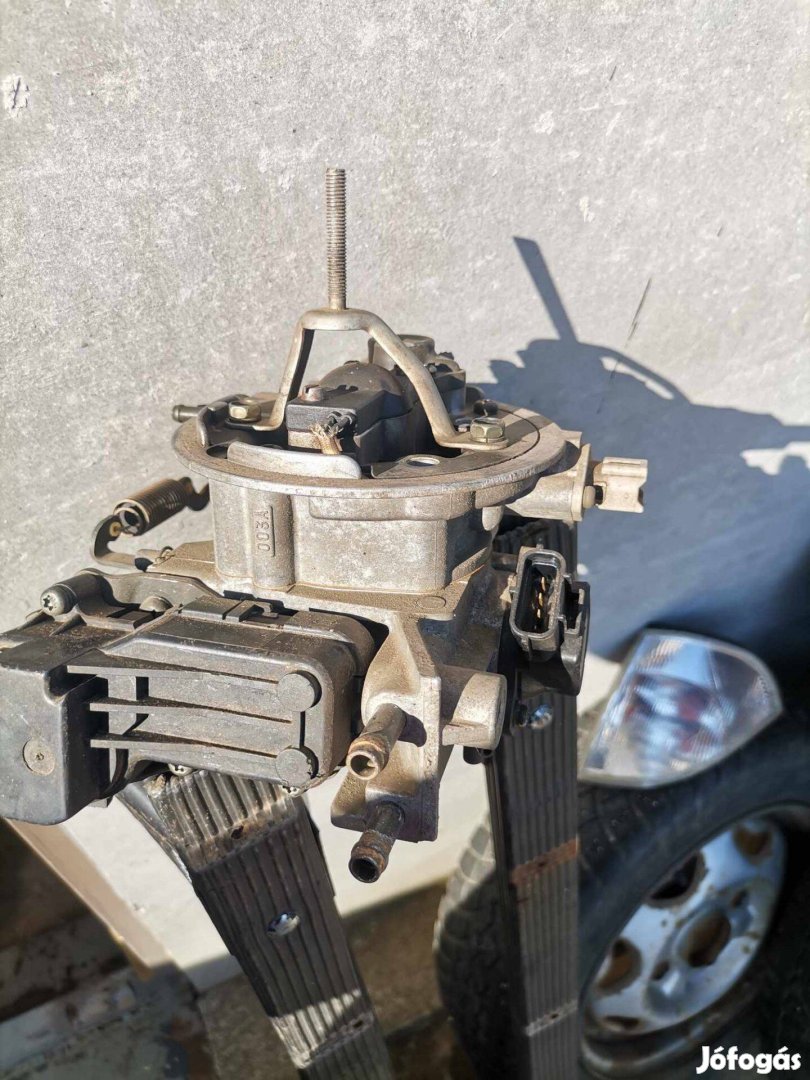 Suzuki Injektor, vonóhorog, kerekek üléshuzat, kezelési egyben eladók