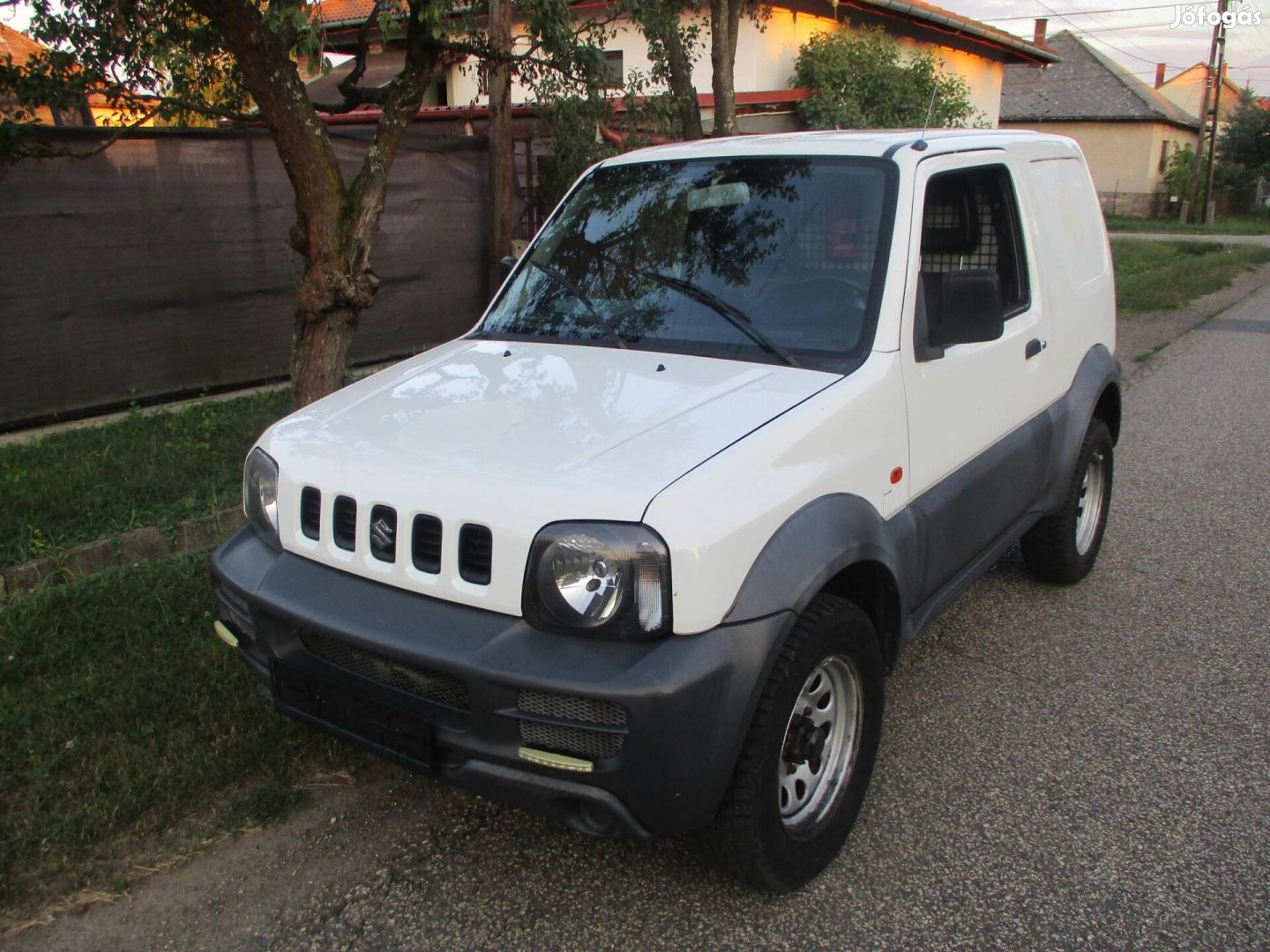 Suzuki Jimny 1.3 4WD AC CD 15''AW 100.E.KM