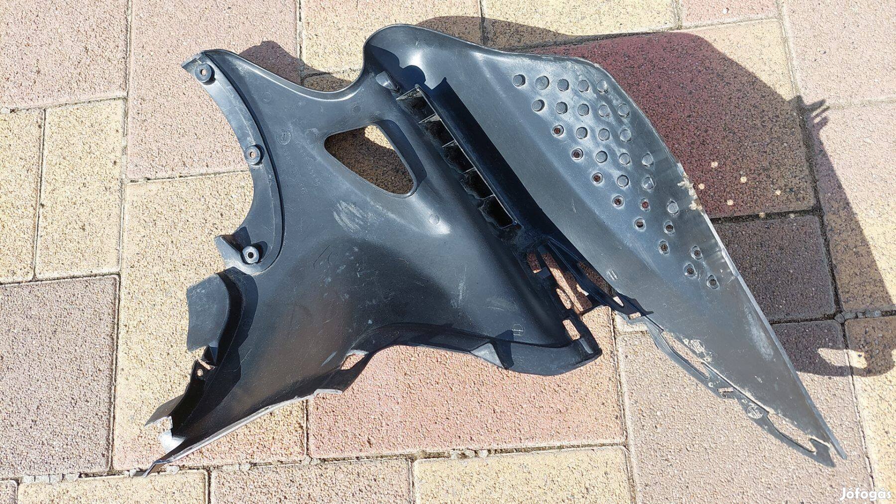Suzuki Katana bal utaslábtartó