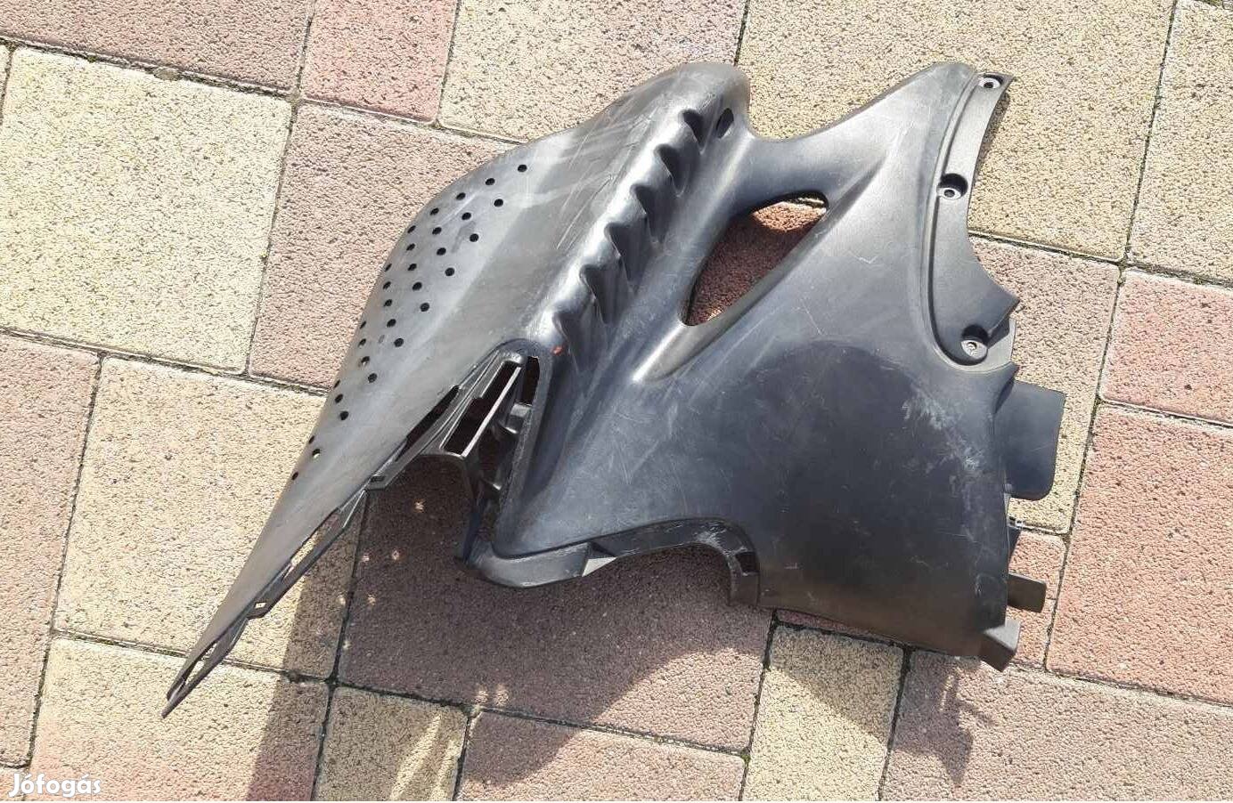 Suzuki Katana lábtartó jobb