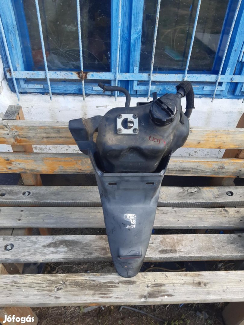 Suzuki Lets 4 üzemanyag tank és szintjelző