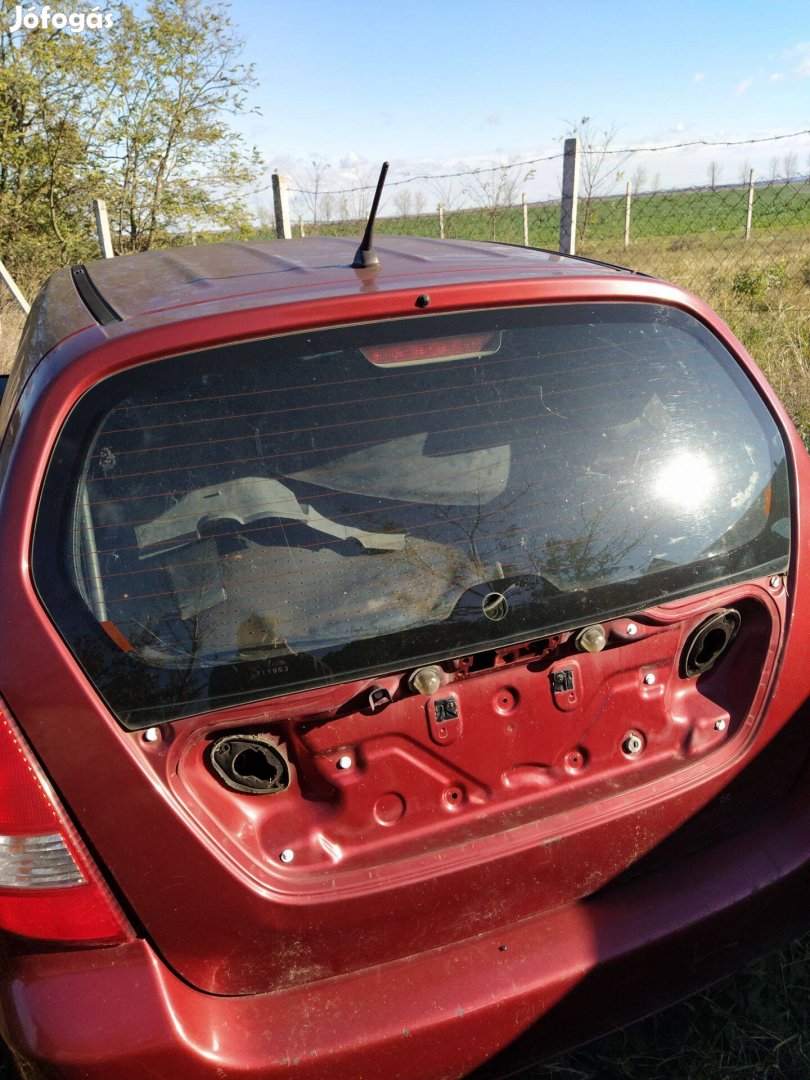 Suzuki Liana csomagtérajtó