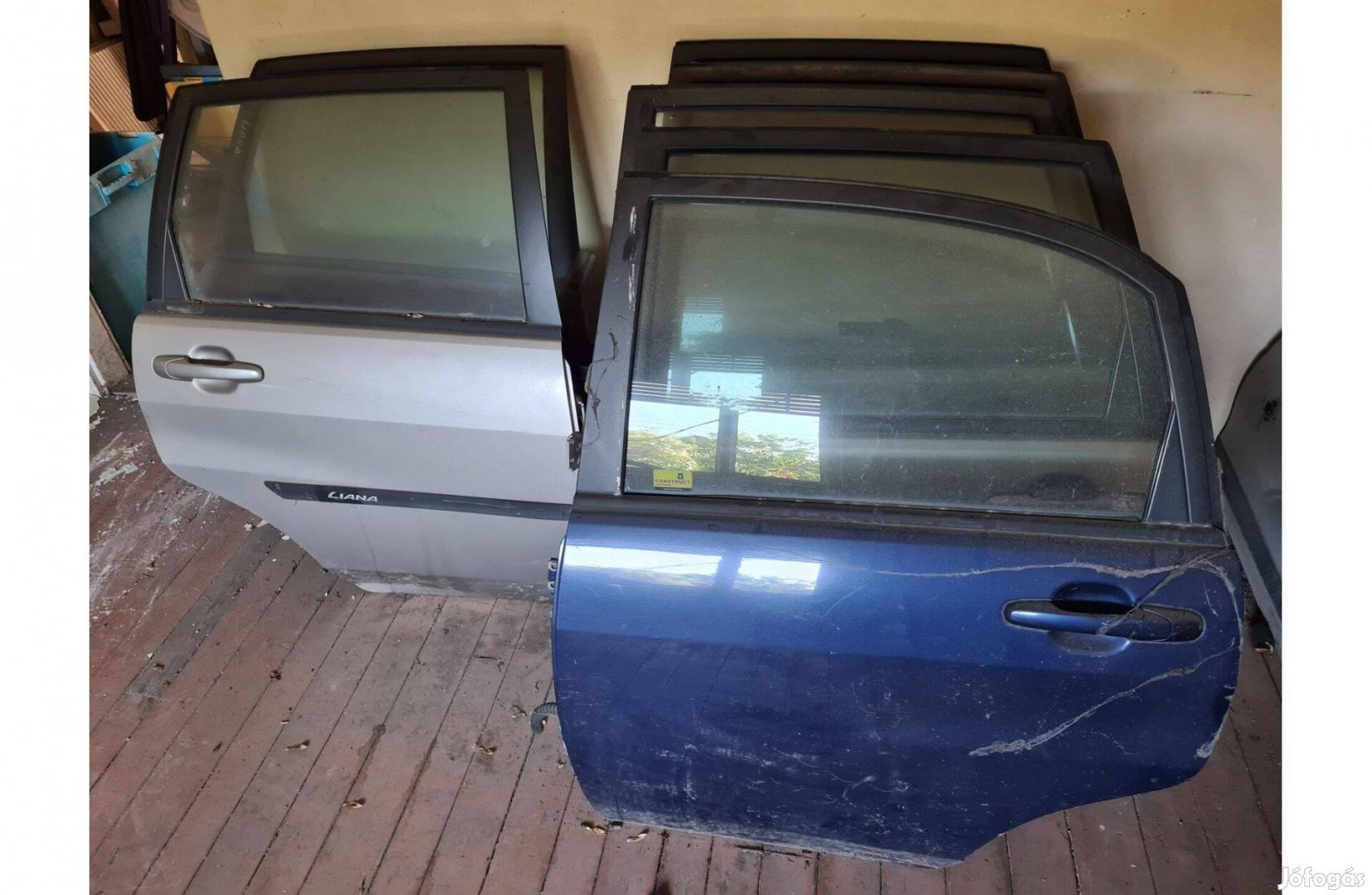 Suzuki Liana hátsó oldal ajtók