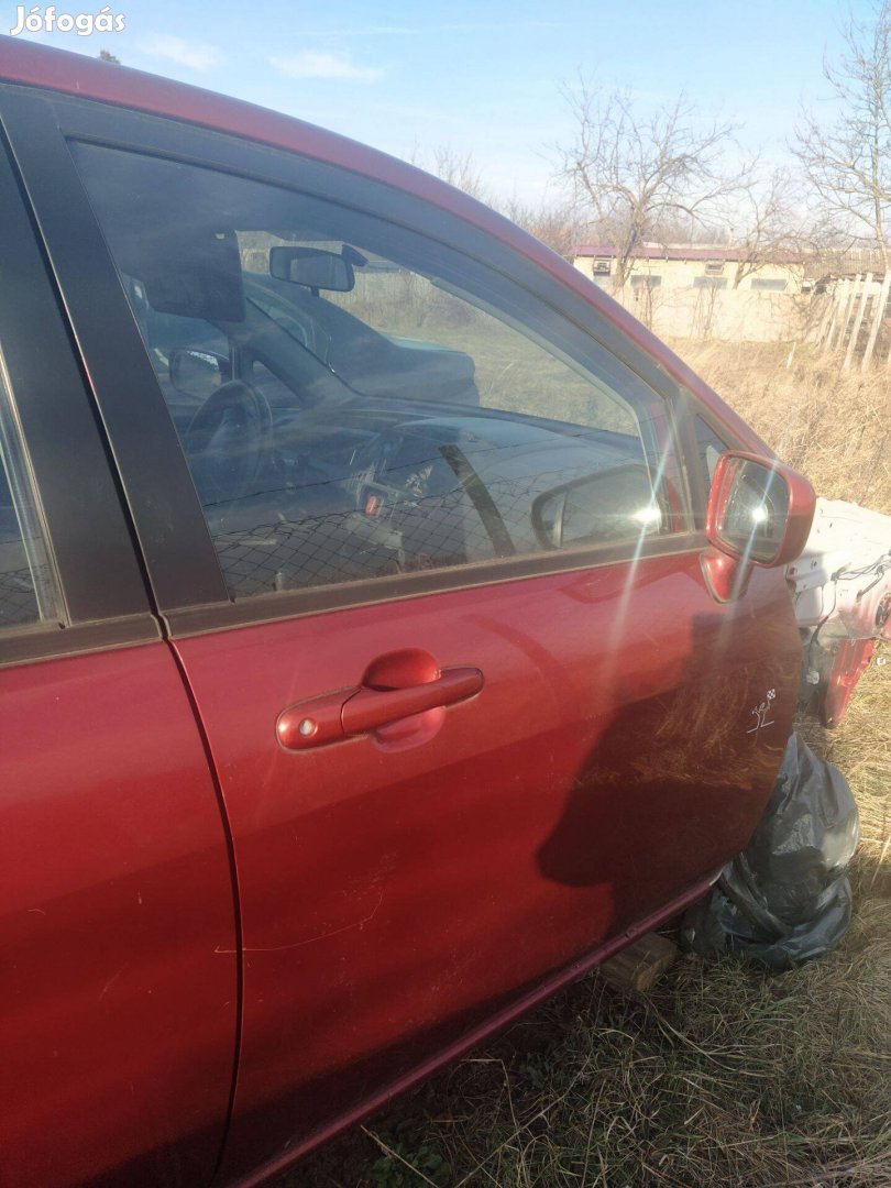 Suzuki Liana jobb első ajtó