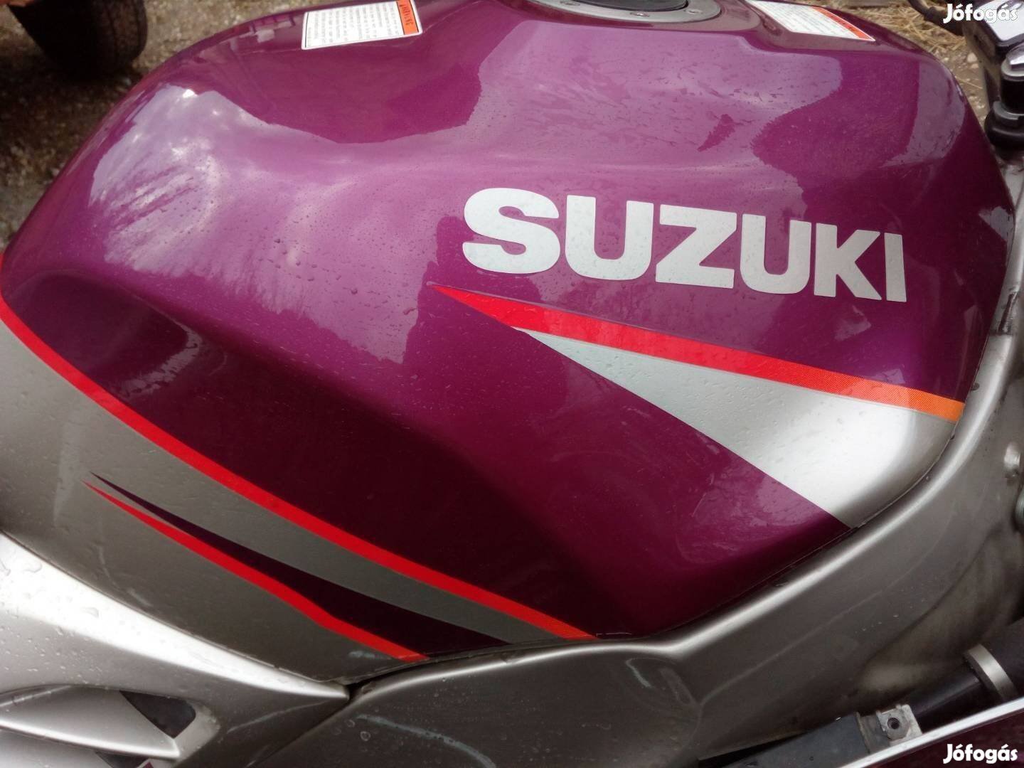 Suzuki RF 900 alkatrész , tank
