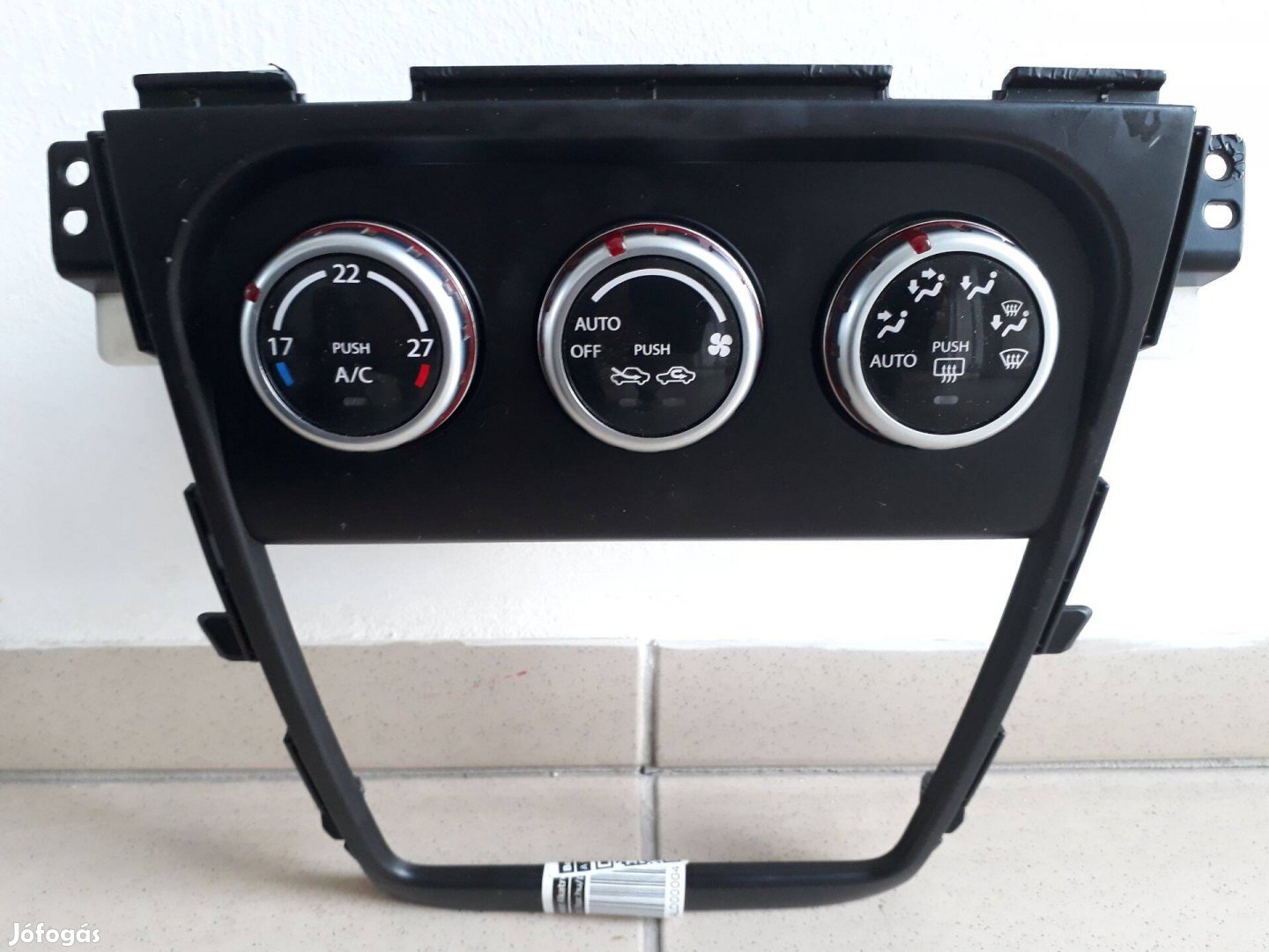 Suzuki SX4 GS típushoz digit klímás fűtéskapcsoló panel 39510-79J01
