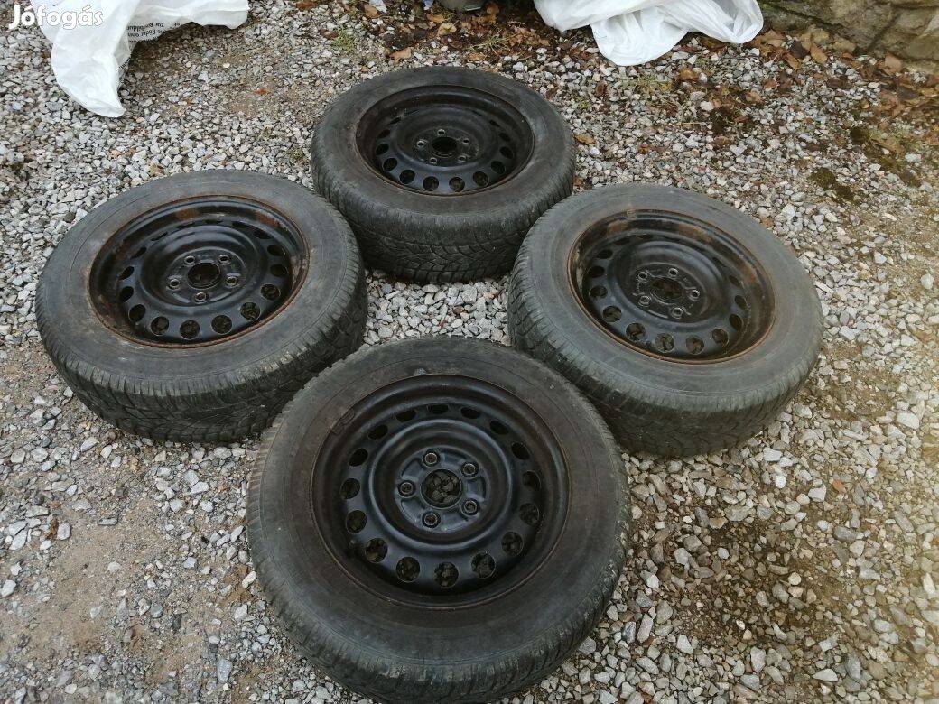 Suzuki SX4 / Toyota Corolla 15"-os lemezfelni garnitúra gumival