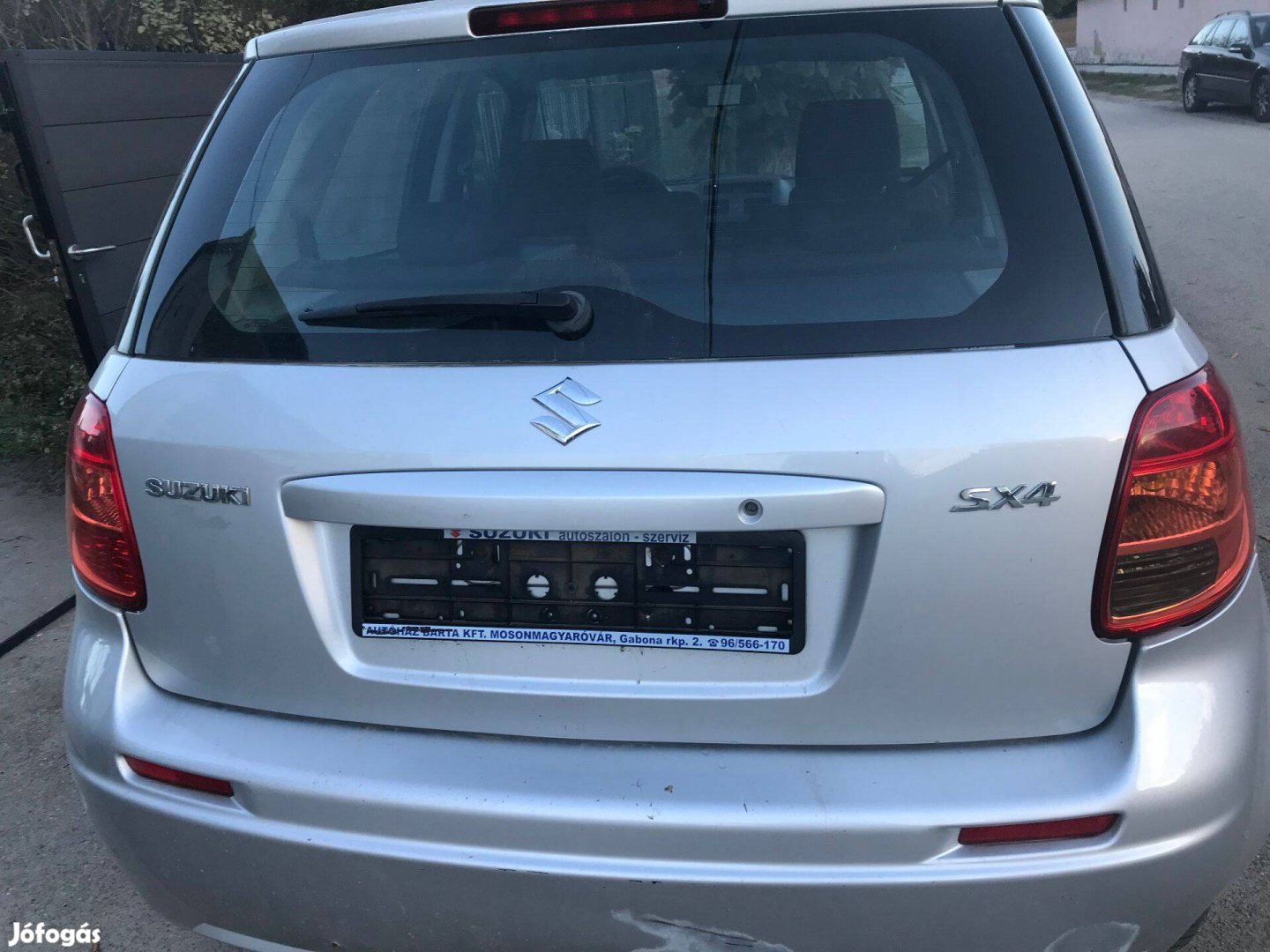 Suzuki SX4 csomagtérajtó eladó ezüst színben