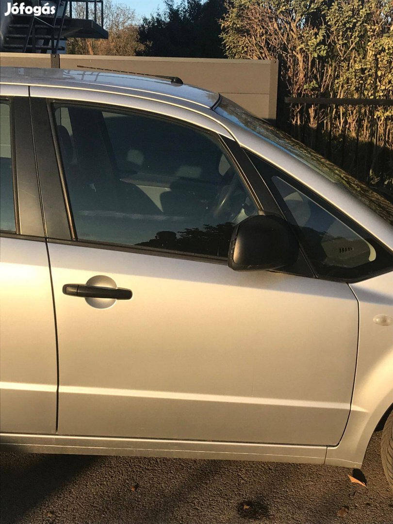 Suzuki SX4 jobb első ajtó eladó ezüst színben