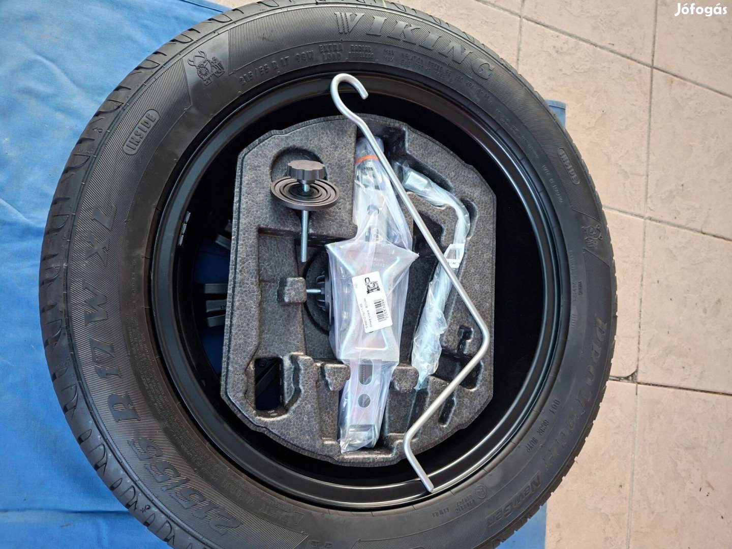 Suzuki S-Cross 215/55r17 gyári alufelnis pótkerék emelő szerszám szet