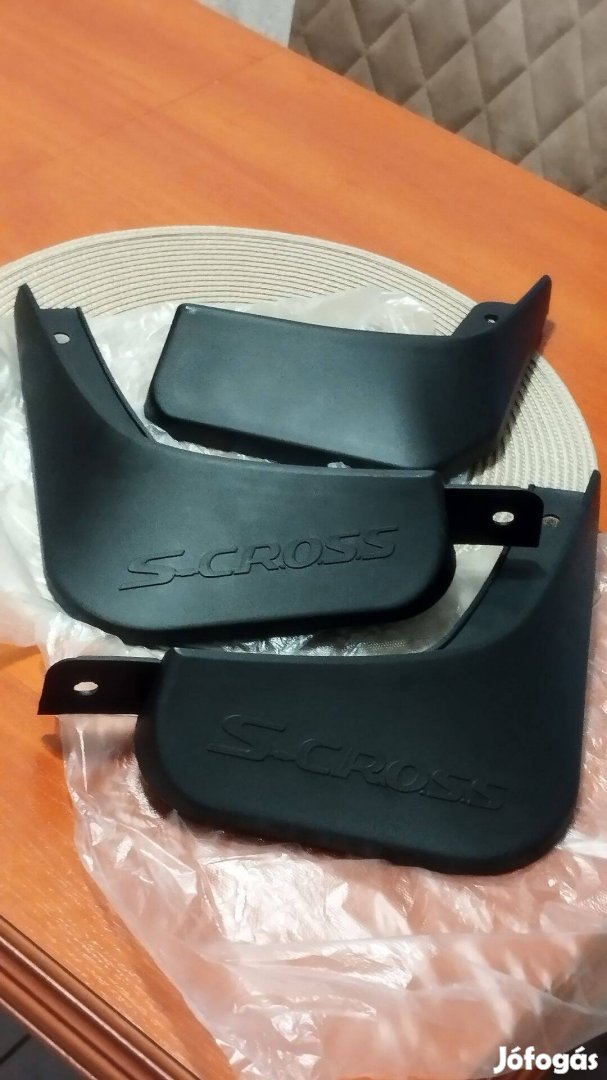 Suzuki S-Cross Gyári hátsó sárfogó gumi gumisárvédő