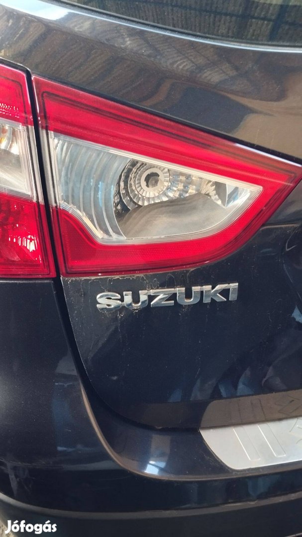 Suzuki S-cross bal hátsó lámpa