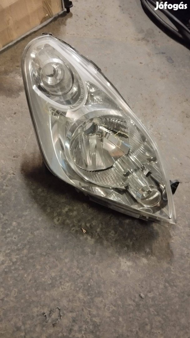 Suzuki Splash jobb első fényszóró