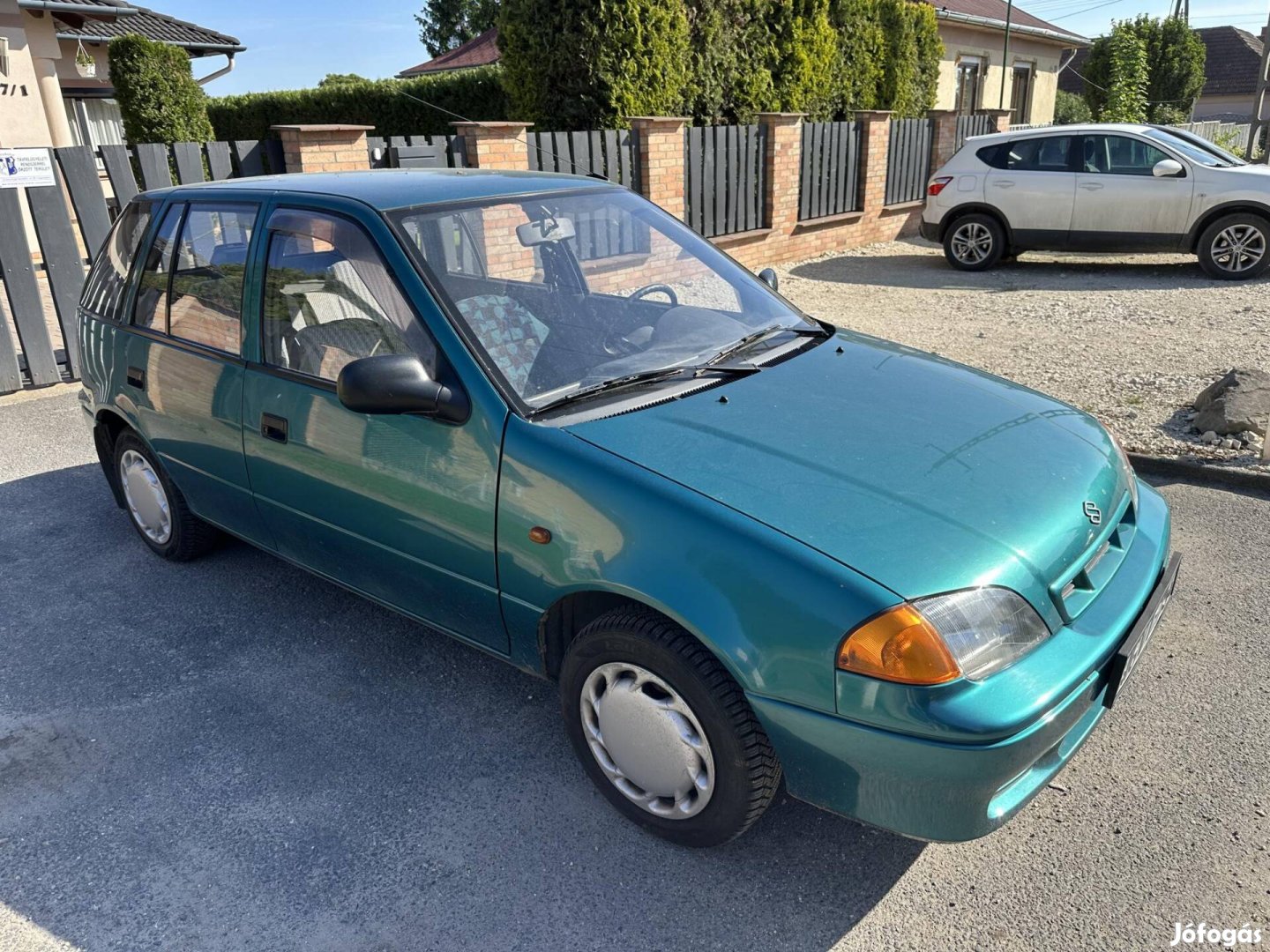 Suzuki Swift 1.0 GLX Első tulajdonostól. Vonóho...