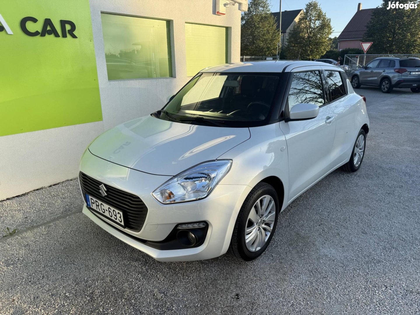 Suzuki Swift 1.2 Dualjet GL+ Szervizkönyv / Mag...
