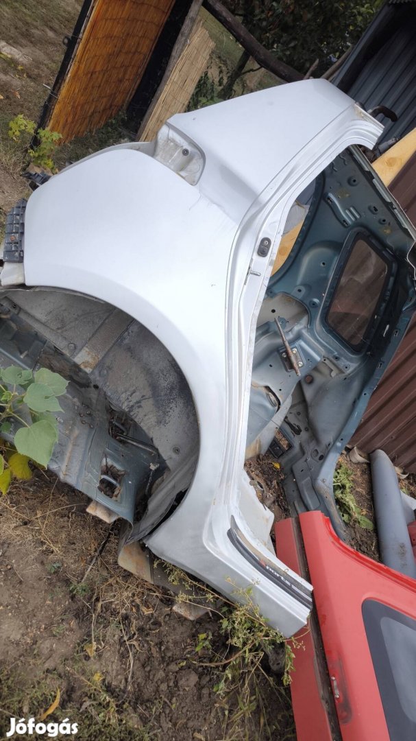 Suzuki Swift 2005-10 jobb hátsó sárvédő negyed 