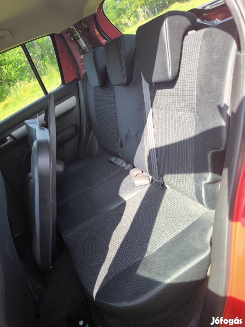 Suzuki Swift 2005-  kárpit+ülés fűthető állítható magasságu 