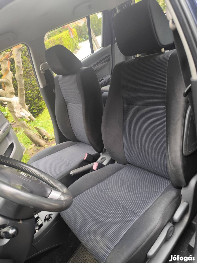 Suzuki Swift 2005- fűthető bal jobb első hátsó ülés kárpit szett 