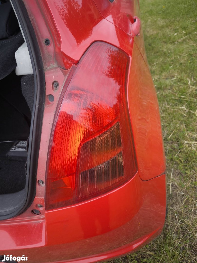 Suzuki Swift 2005 től jobb hátsó lámpa 