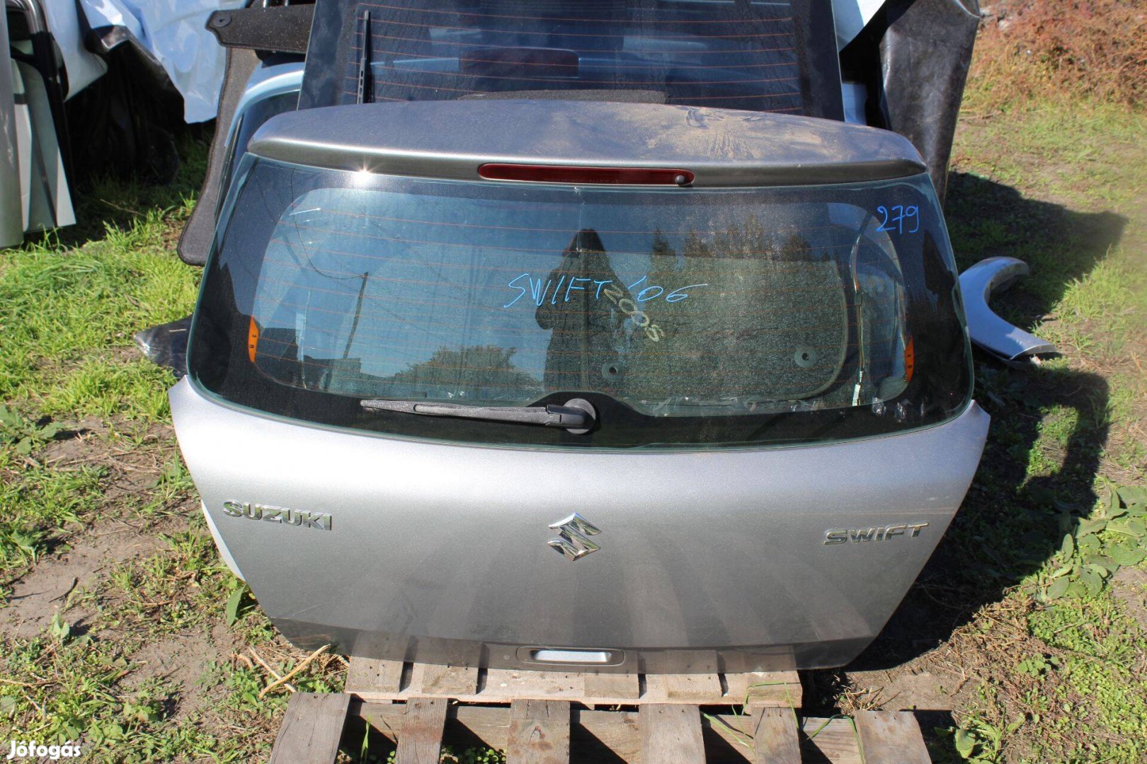 Suzuki Swift 2006 Csomagtérajtó üresen, szélvédővel (279)