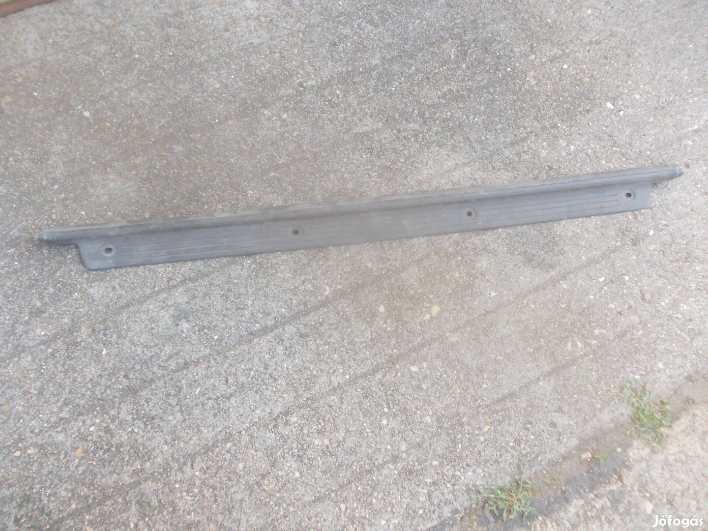 Suzuki Swift 3 ajtós sötét küszöbburkolat 1989-2000