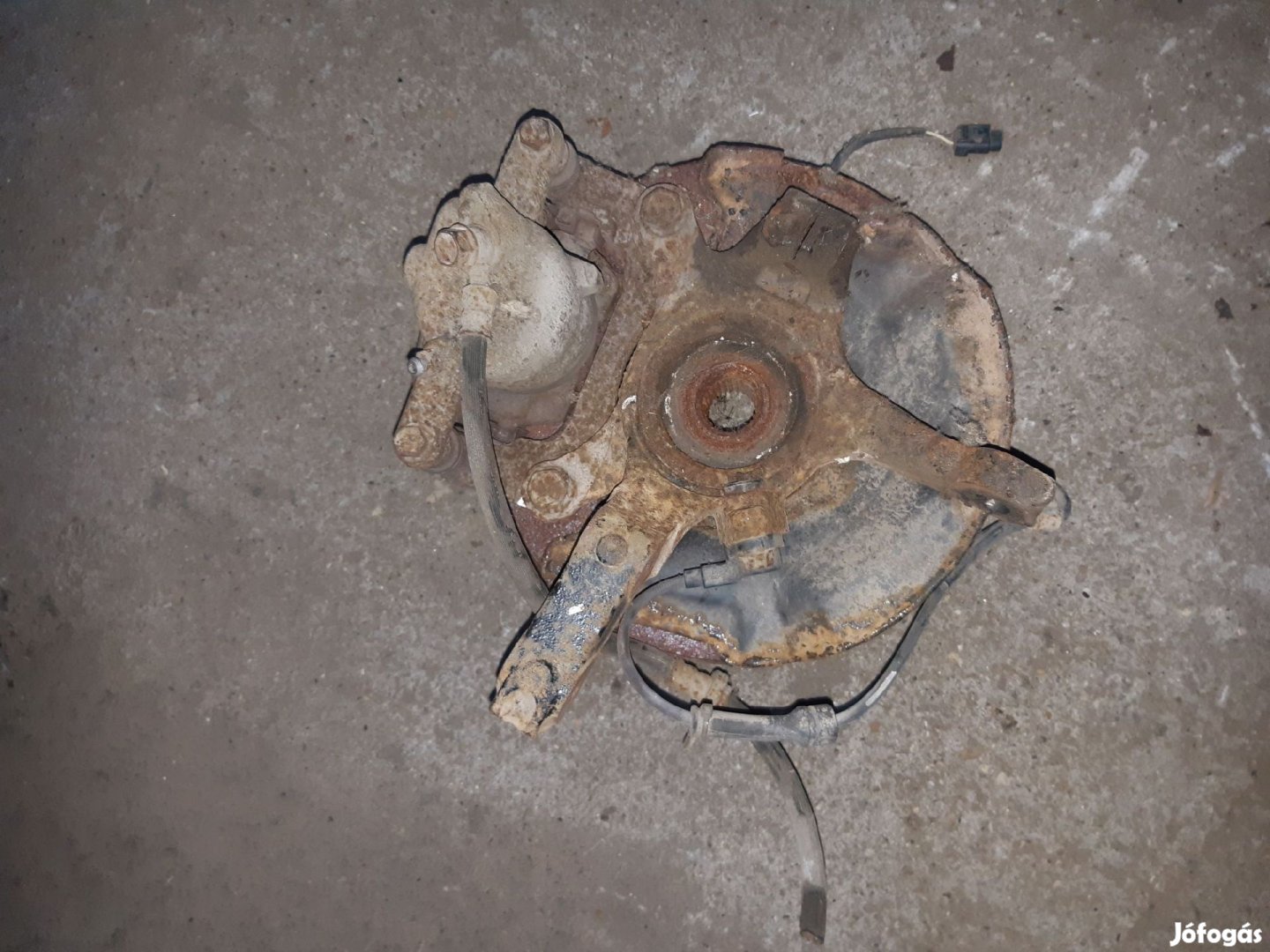 Suzuki Swift III 04-10 Bal Első Csonkállvány Kerékaggyal