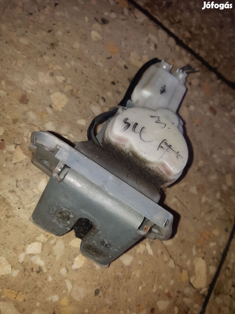 Suzuki Swift III 04-10 Csomagtérajtó Zár Központizár Motor