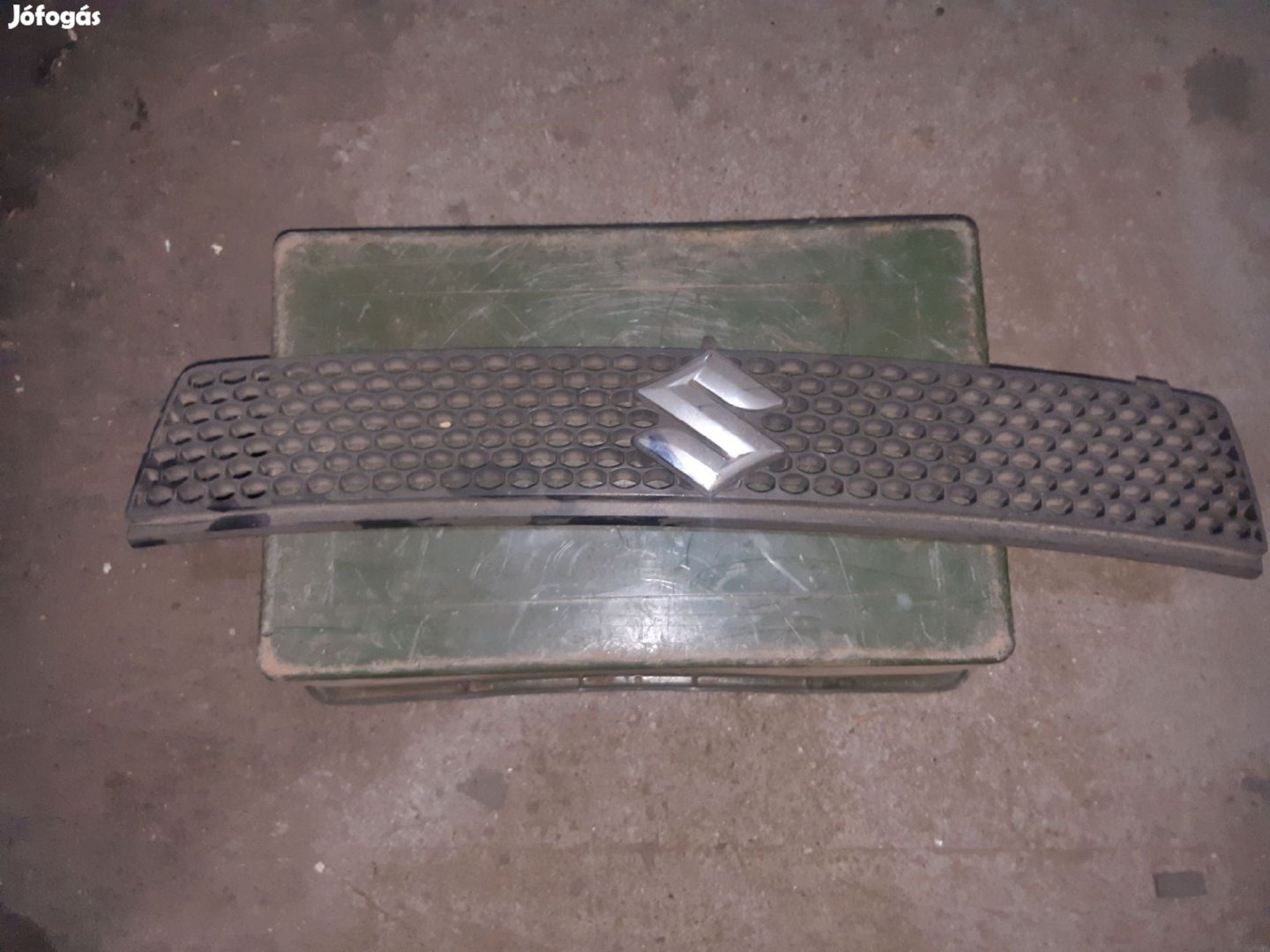 Suzuki Swift III 04-10 Első Lökhárító Díszrács