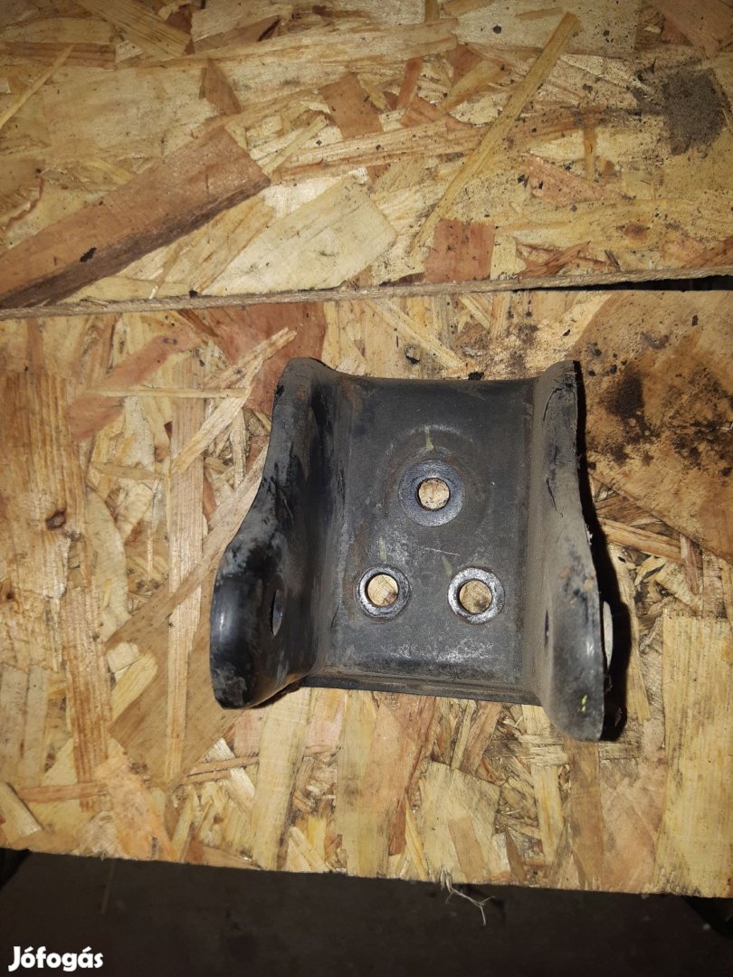 Suzuki Swift III 04-10 Hátsó Motortartó Bak