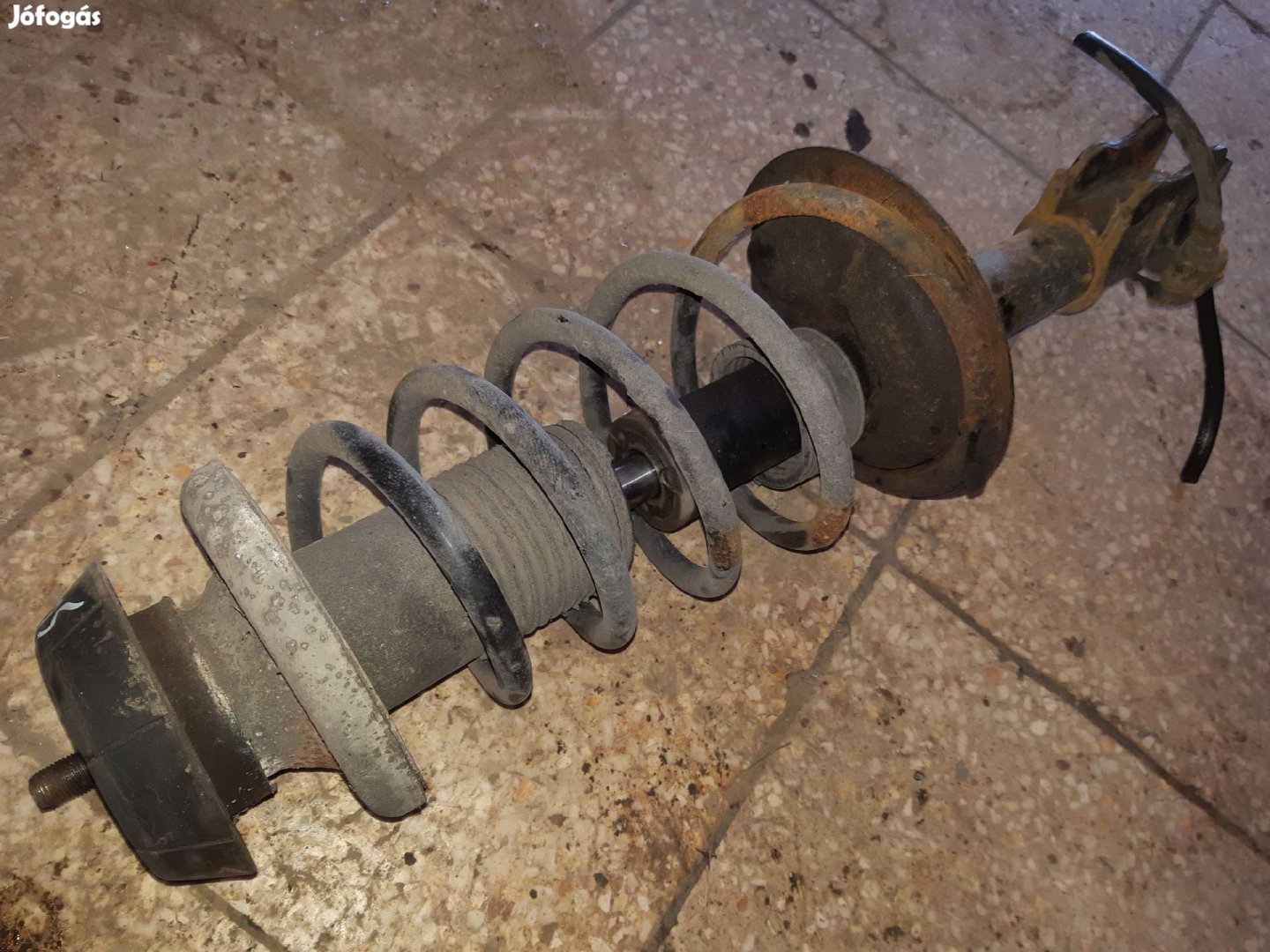 Suzuki Swift III 04-10 Jobb Első Lengéscsillapító Rugó