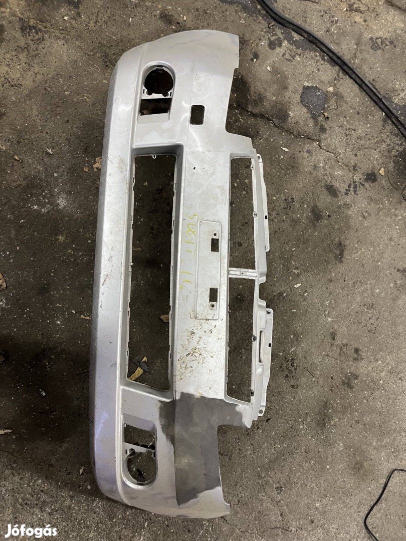 Suzuki Swift III első lökhárító