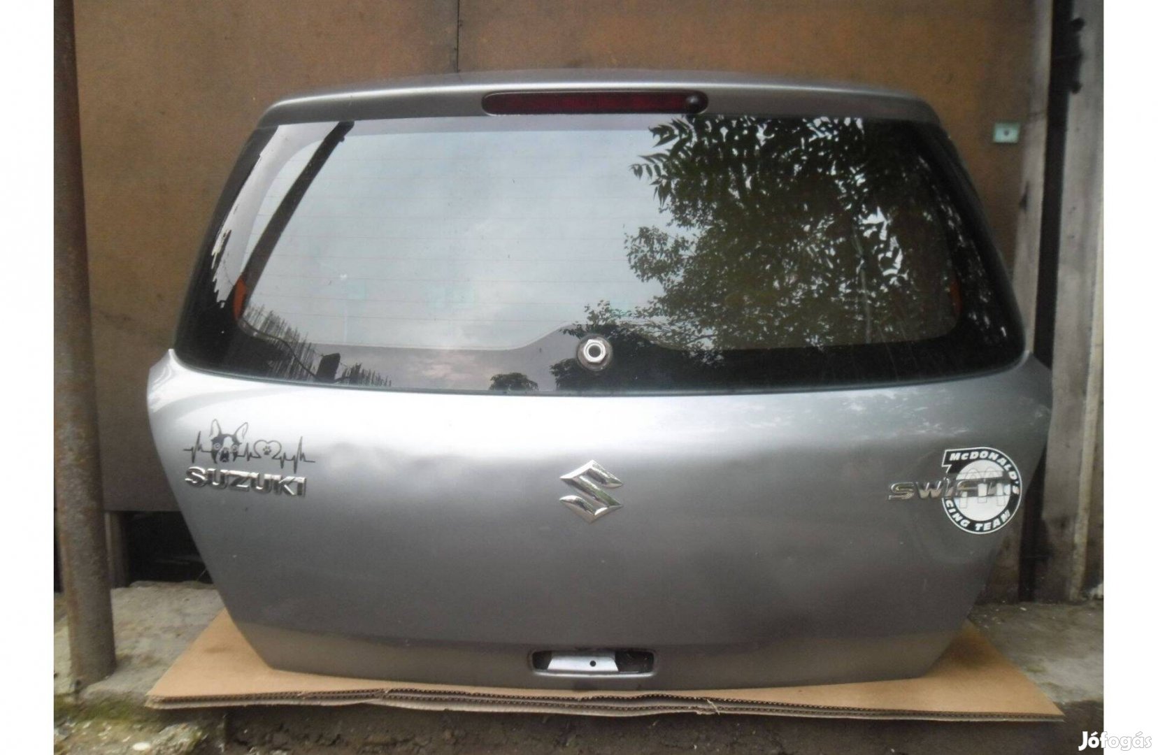 Suzuki Swift III hátsó szélvédő csomagtérajtó csomagtér ajtó /05-