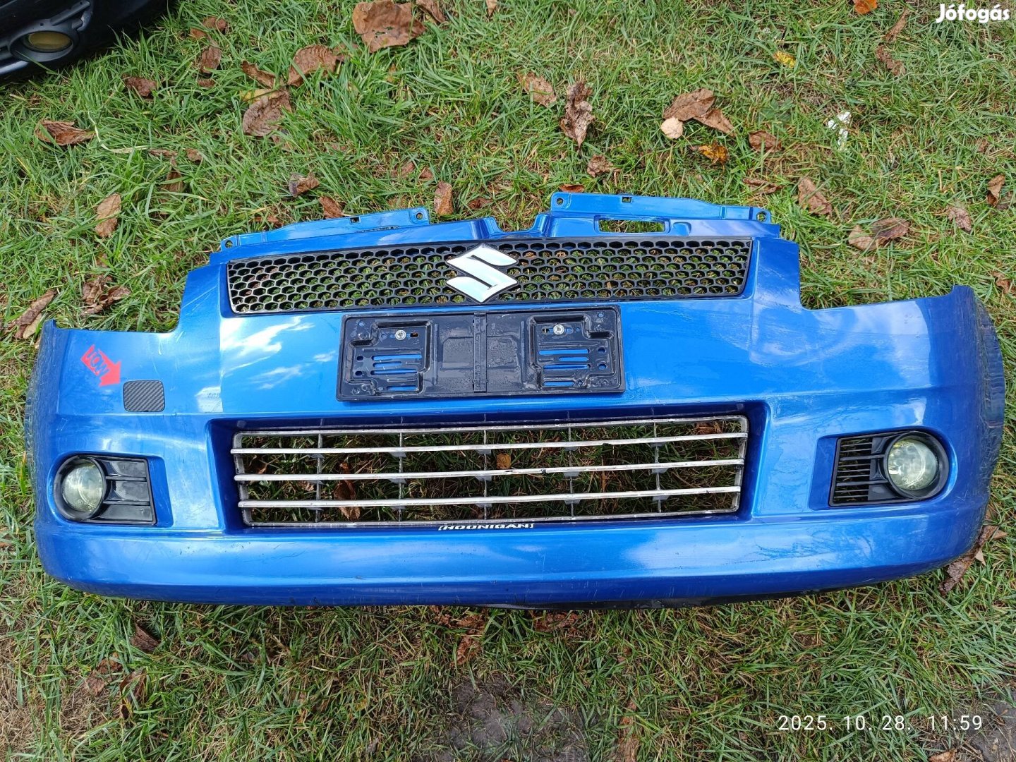 Suzuki Swift III kék színű első lökhárító 