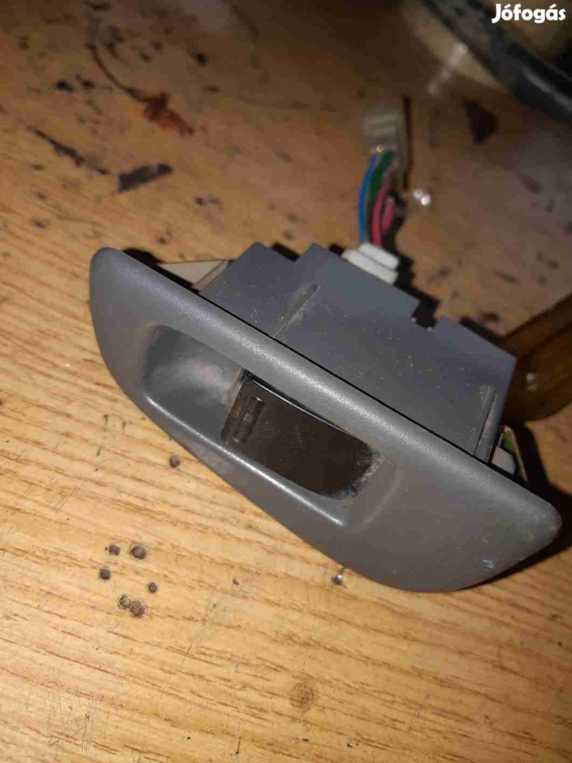 Suzuki Swift II 92-03 Jobb Hátsó Ablakemelő Kapcsoló