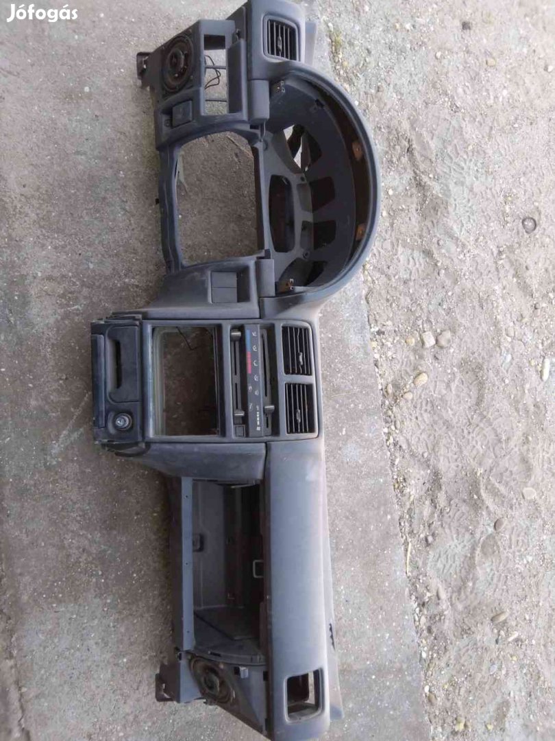 Suzuki Swift II 92-03 Műszerfal Héj