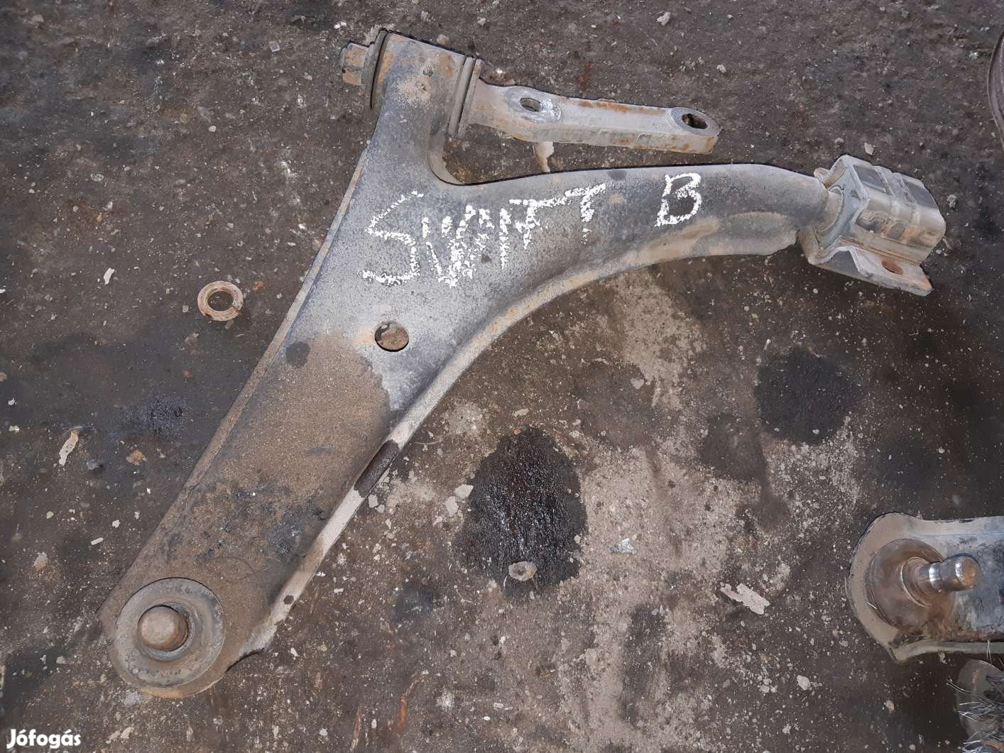 Suzuki Swift II 92-96 Bal Első Lengőkar