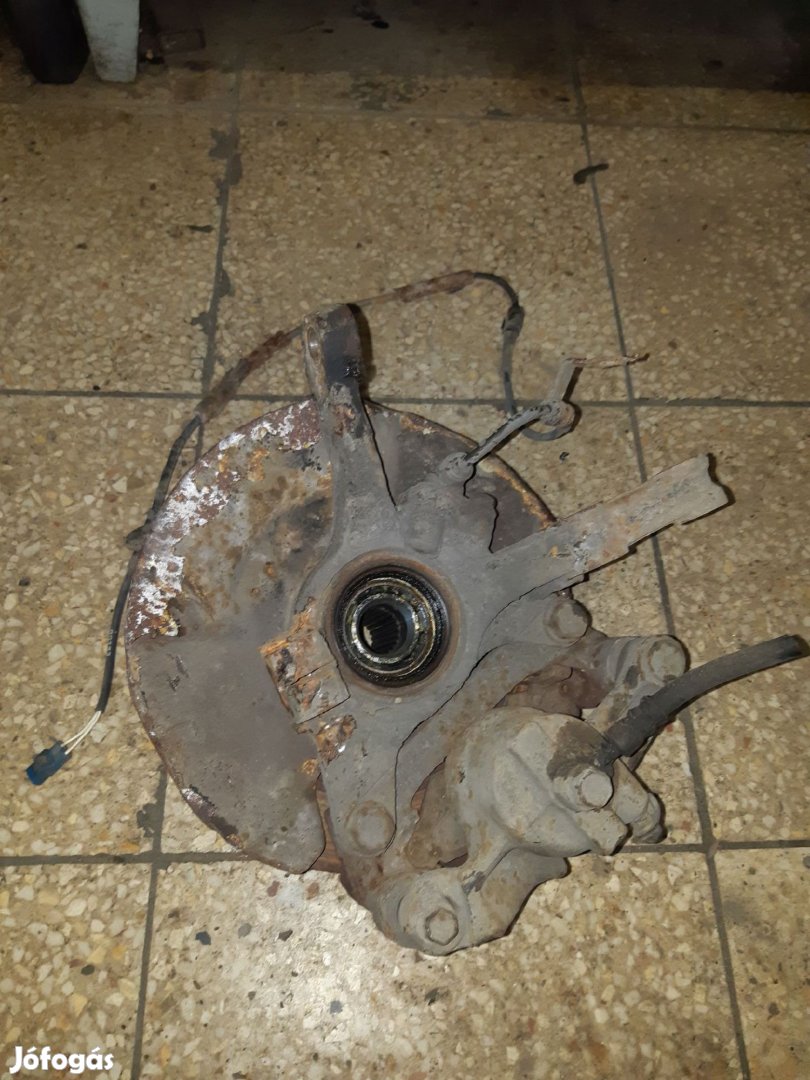 Suzuki Swift II 96-03 Bal Első Csonkállvány Kerékaggyal