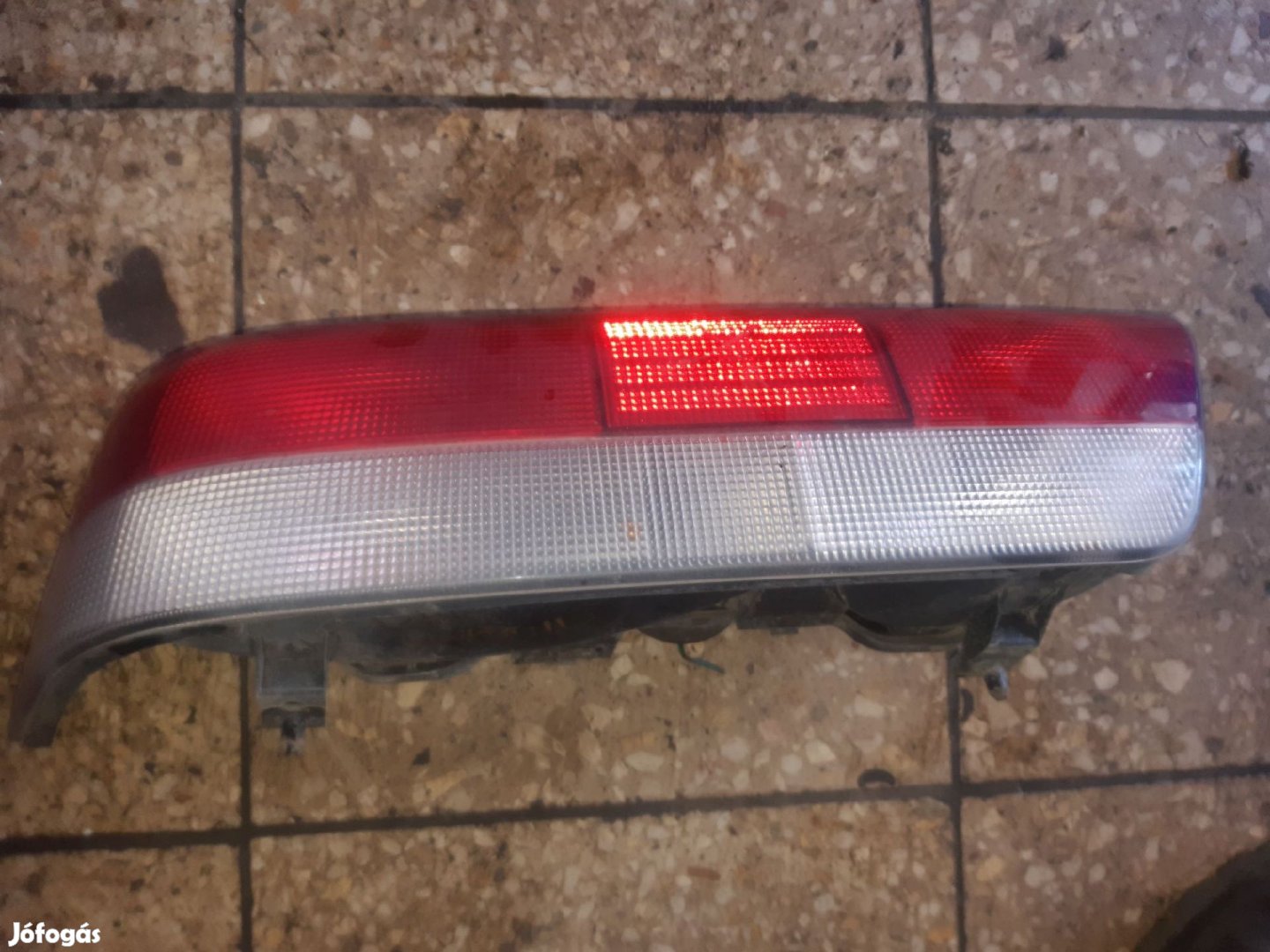 Suzuki Swift II 96-03 Bal Hátsó Lámpa