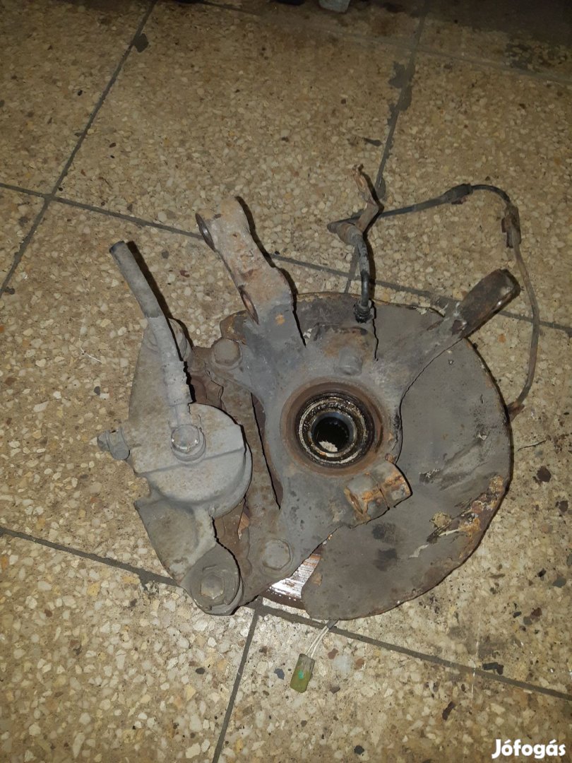 Suzuki Swift II 96-03 Jobb Első Csonkállvány Kerékaggyal