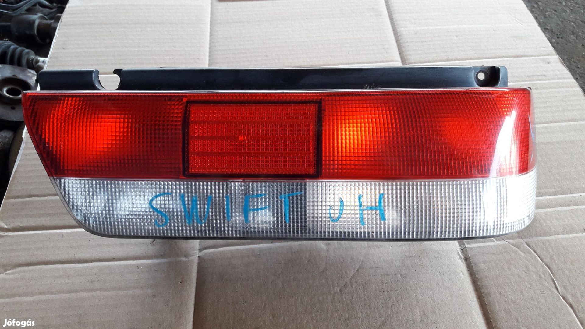 Suzuki Swift II 96-03 Jobb Hátsó Lámpa