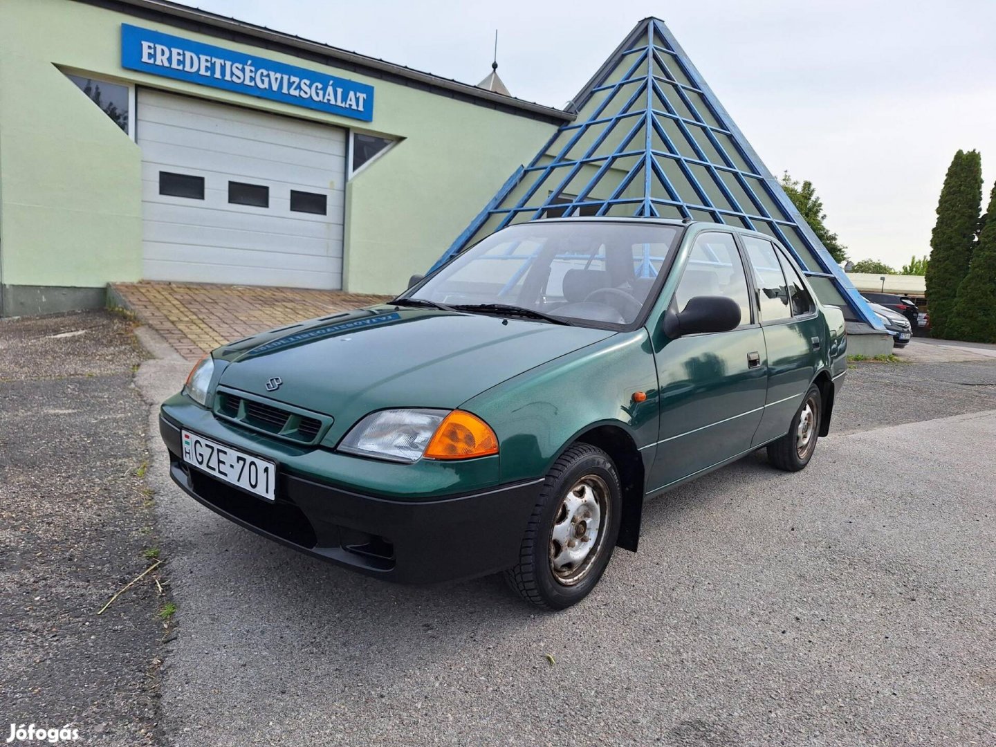 Suzuki Swift Sedan 1.3 GLX Megkímélt Állapot