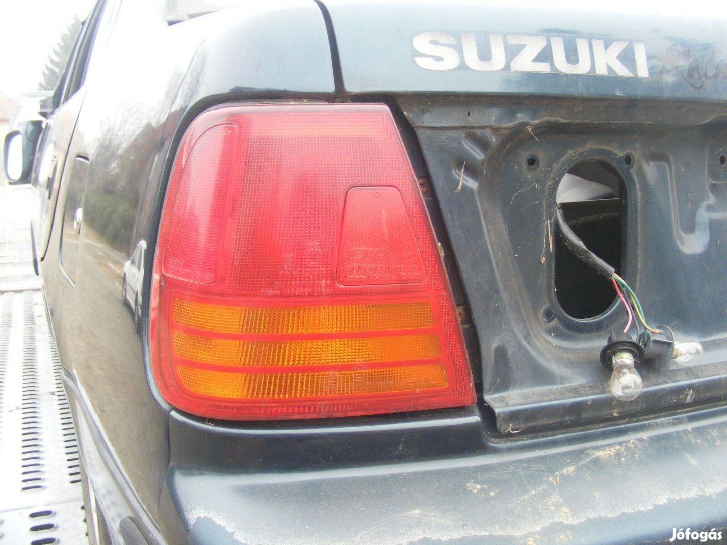 Suzuki Swift Sedan bal hátsó lámpa eladó