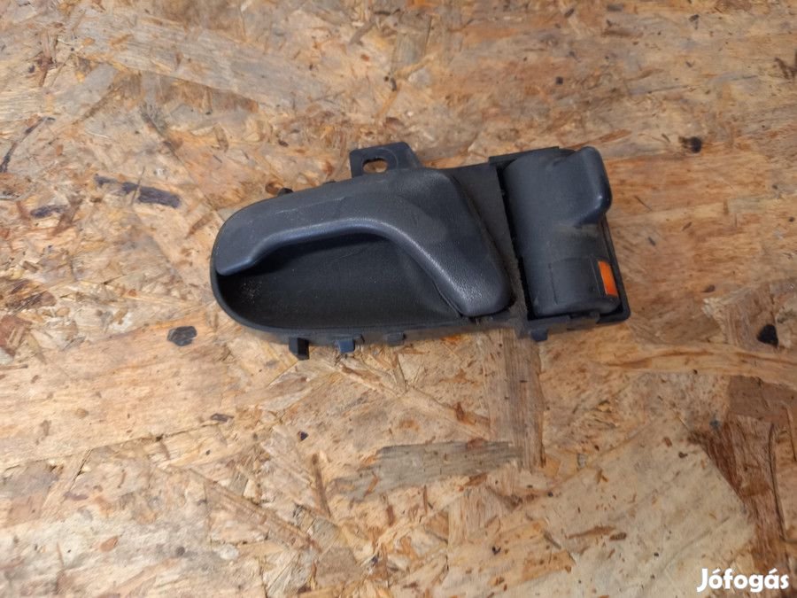 Suzuki Swift 1993-2003 Bal Első Ajtó Belső Kilincs