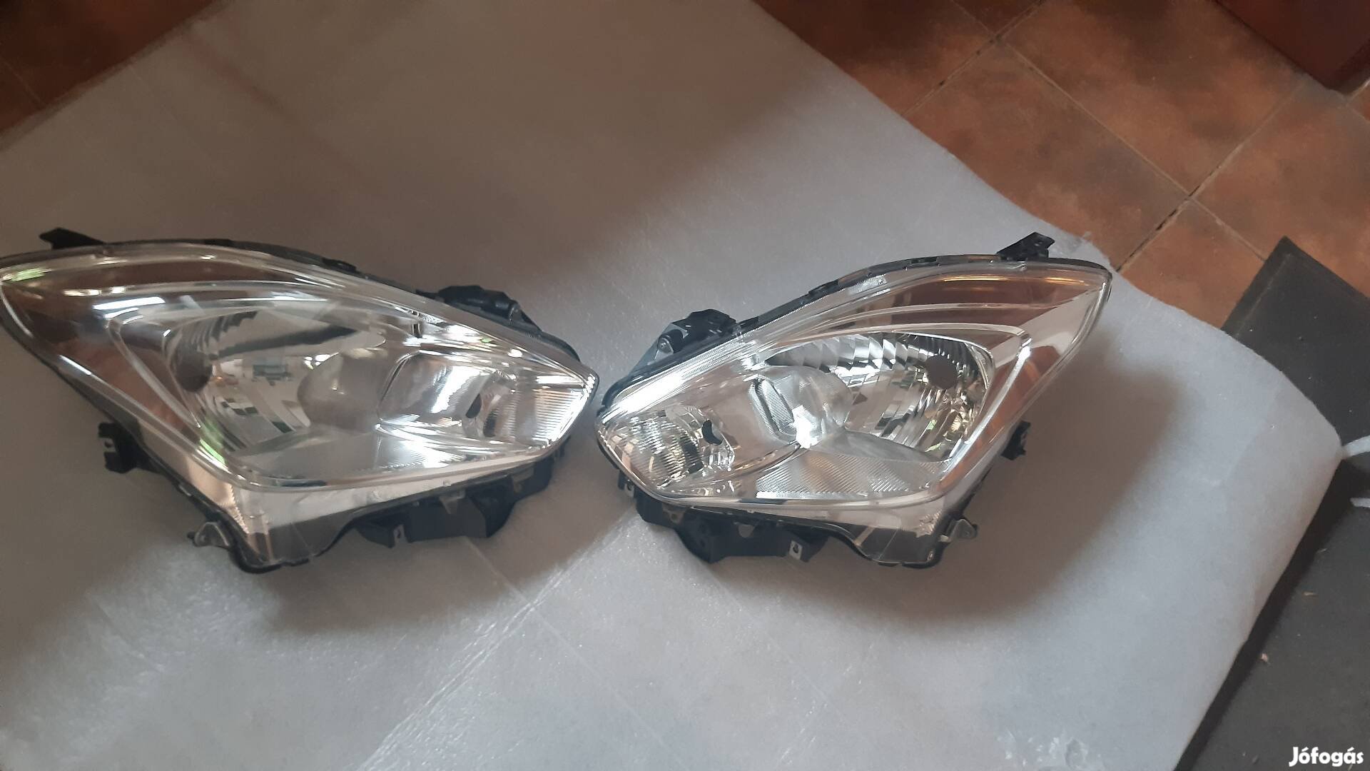 Suzuki Swift  MK8 elsö  fényszórók