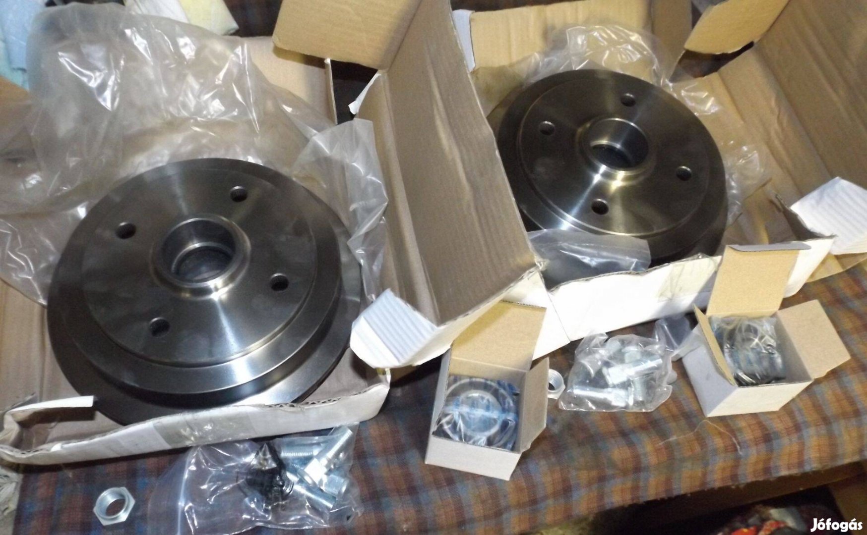 Suzuki Swift / Geo Metro hátsó fékdob garnítúra. Új!